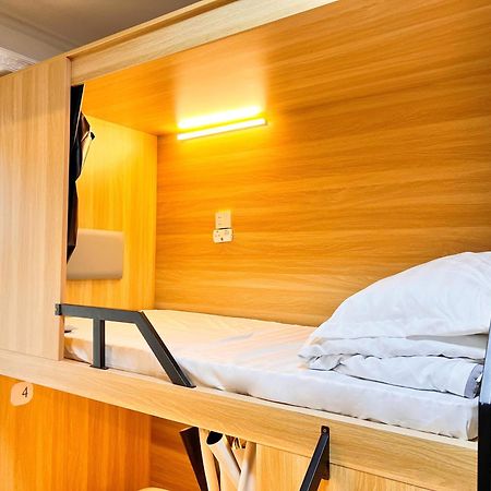 Waveflo Hostel 浪花青旅 Hong Kong Exterior photo